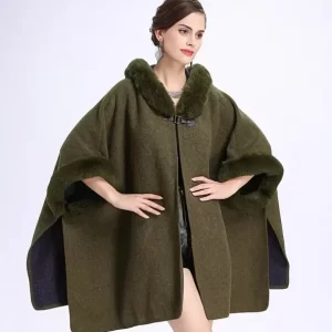 Poncho Vert avec Col en Fourrure