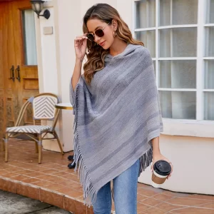 Pull Poncho Capuche Femme